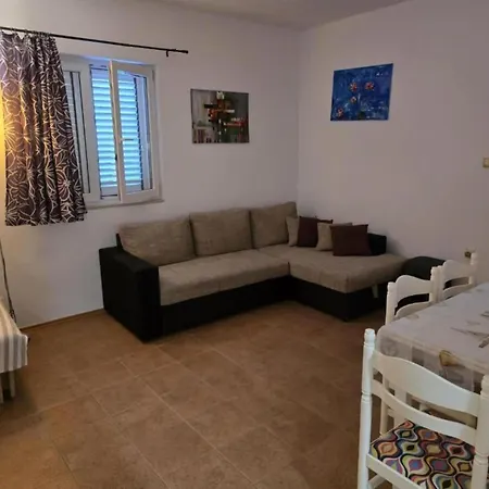 Gogi - One Bedroom A1