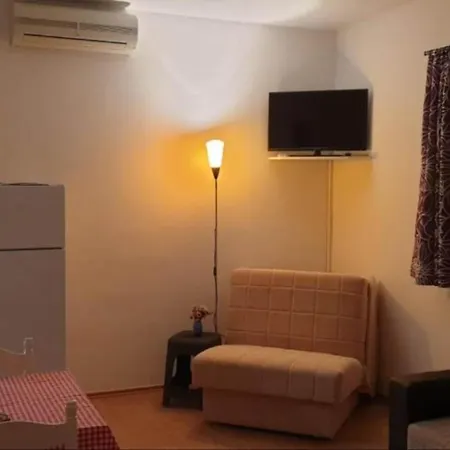 Gogi - One Bedroom A1 Τρογκίρ