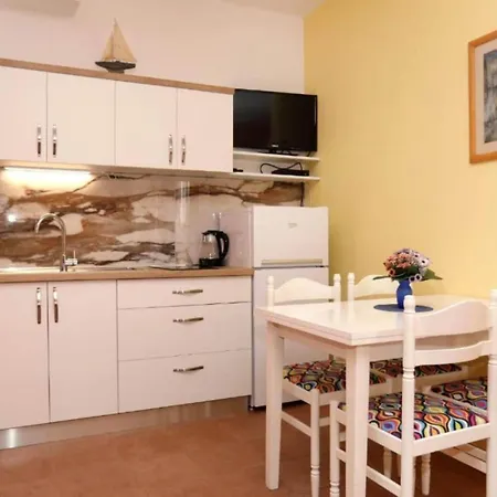 Gogi - One Bedroom A1