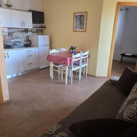 Gogi - One Bedroom A1 Τρογκίρ