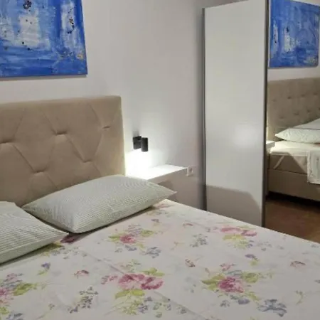 Διαμέρισμα Gogi - One Bedroom A1 Τρογκίρ