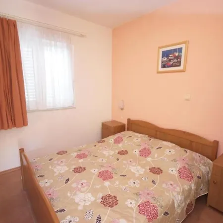 Gogi - One Bedroom A1 Τρογκίρ