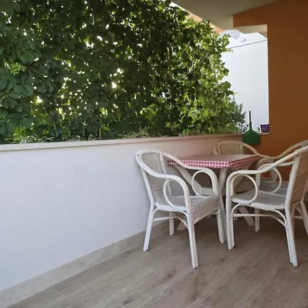 Gogi - One Bedroom A1 *