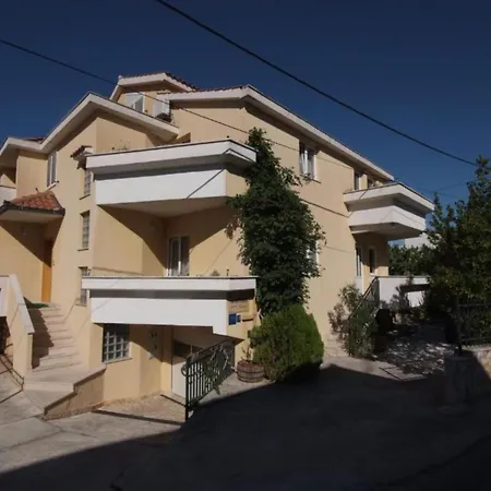 Gogi - One Bedroom A1 *